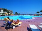 Elegants lagūnas formas peldbaseins atrodas pašā viesnīcas kompleksa vidū 
Foto: Salamis Bay Conti Hotel 4