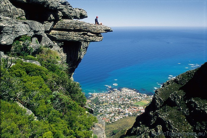Dienvidāfrikā iespējams gan kāpt kalnos, gan nodarboties ar gumijlēkšanu
Foto: South African Tourism Dienvidāfrikā iespējams gan kāpt kalnos, gan nodarboties ar gumijlēkšanu
Foto: South African Tourism 49456