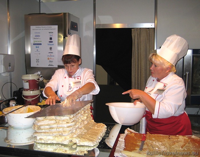 Izstādes Riga Food 2010 atklāšanas dienā konkursu laukumā notika Baltijas konditoru konkurss Baltijas 2010. gada konditors 49515