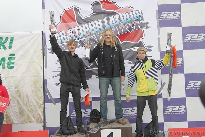 Stipro skrējiena 2 uzvarētāji vīriešu grupā - Jānis Krūmiņš (1.vieta), Uldis Ķemers (2.vieta) un Artūrs Cabulis (3.vieta) 50155