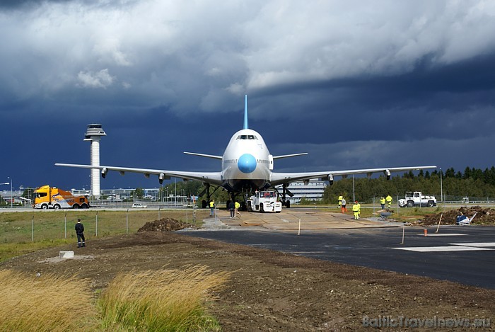 Jumbo Hostel ir pasaulē pirmais hostelis, kas iekārtots īstā Boeing 747-200 lidmašīnā
Foto: Jumbo Hostel Jumbo Hostel ir pasaulē pirmais hostelis, kas iekārtots īstā Boeing 747-200 lidmašīnā
Foto: Jumbo Hostel 50825