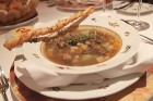 Medījumu dārzeņu zupa ar brieža gaļas ravioli 13