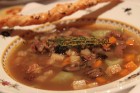 Medījumu dārzeņu zupa ar brieža gaļas ravioli 14