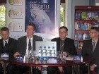 No kreisās: atbildīgais redaktors Gints Milliņš, galvenais redaktors Jānis Turlajs, atbildīgais redaktors Gvido Pētersons, reklāmas un ražošanas vadīt 3