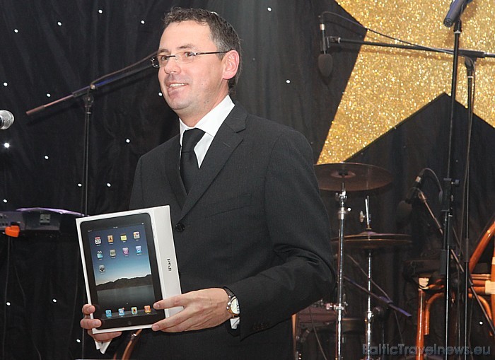Starptautiskā tūroperatora Tez Tour direktors Baltijas valstīs Konstantīns Paļgovs dāvā TOP 3 labākajām Igaunijas tūrisma aģentūrām iPad Starptautiskā tūroperatora Tez Tour direktors Baltijas valstīs Konstantīns Paļgovs dāvā TOP 3 labākajām Igaunijas tūrisma aģentūrām iPad 51615