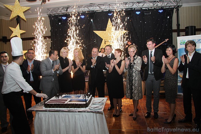 Tez Tour pārdošanas līderu apbalvošanas pasākums Tez Tour zvaigzne 2010 (21.10.2010) Antaljas 5 zvaigžņu viesnīcā  Akka Hotel Antedon - svinību torte 51731