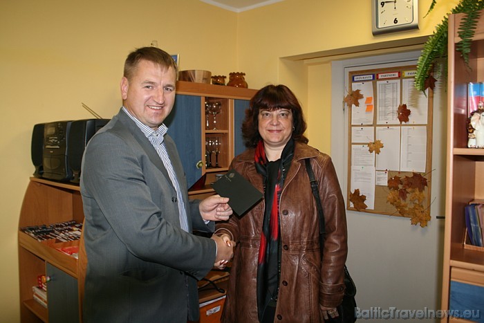 BalticTravelnews.com direktors Aivars Mackevičs apsveic Sarmīti Greitāni ar iegūto balvu 52009
