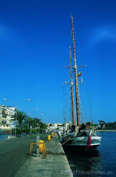 Brindizi var nodarboties ar burāšanu un ūdens sporta veidiem
Foto: Fototeca ENIT/ATP Puglia 52106