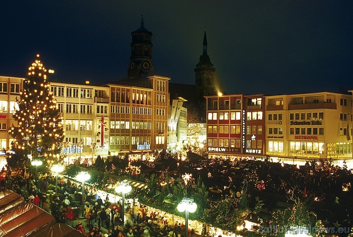 Vairāk informācijas par Štutgartes Ziemassvētku tirdziņu iespējams atrast interneta vietnē www.stuttgarter-weihnachtsmarkt.de
Foto: in.Stuttgart 52129