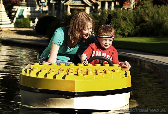 Vasarās Legoland katru gadu piesaista tūkstošiem ģimeņu uzmanību un turp dodas gan dāņu, gan ārzemju viesi
Foto: © Legoland 52136