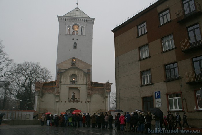 Apmeklētājiem tas bija pieejams jau kopš 17.11.2010, tomēr tieši valsts svētkos 18.11.2010 ekskursijas pa torni tika piedāvāta bez maksas Apmeklētājiem tas bija pieejams jau kopš 17.11.2010, tomēr tieši valsts svētkos 18.11.2010 ekskursijas pa torni tika piedāvāta bez maksas 52312
