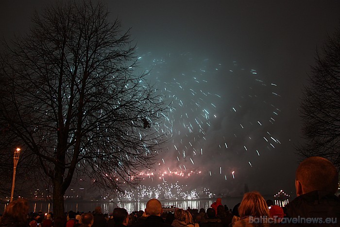 Latvijas valsts svētku salūts kā ierasts, norisinājā uz AB dambja 52338