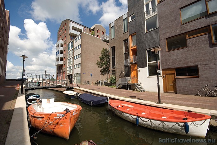 Trīs galvenos kanālus savā starpā savieno neskaitāmi mazāki kanāli
Foto: Netherlands Board of Tourism & Conventions Trīs galvenos kanālus savā starpā savieno neskaitāmi mazāki kanāli
Foto: Netherlands Board of Tourism & Conventions 52454