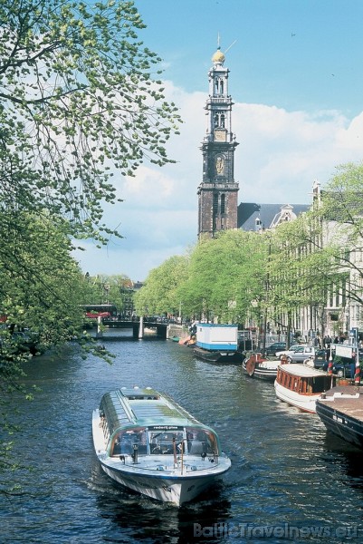 Pa Amsterdamas kanāliem regulāri kursē laivas - sabiedriskais transports
Foto: Netherlands Board of Tourism & Conventions 52461