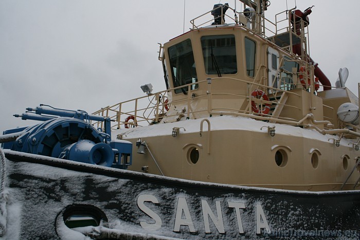 Stella un Santa ir ledus klases velkoņi, to garums ir 34 metri un tie spēj lauzt 70 centimetrus biezu ledu ar 2-5 mezglu ātrumu Stella un Santa ir ledus klases velkoņi, to garums ir 34 metri un tie spēj lauzt 70 centimetrus biezu ledu ar 2-5 mezglu ātrumu 52499