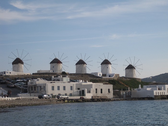 Mikonas ir viena no tipiskākajām Grieķijas salām, kuras vējdzirnavas ir arī Kiklādu salu arhipelāga simbols 52752
