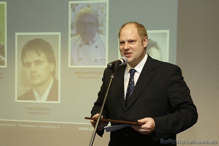 «Gada cilvēks tūrismā 2010» absolūtās klases laureāta pieteikšanai uz skatuvi tika aicināts Latvijas Tūrisma attīstības valsts aģentūras vadītājs Arma «Gada cilvēks tūrismā 2010» absolūtās klases laureāta pieteikšanai uz skatuvi tika aicināts Latvijas Tūrisma attīstības valsts aģentūras vadītājs Arma 52935