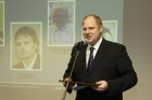 «Gada cilvēks tūrismā 2010» absolūtās klases laureāta pieteikšanai uz skatuvi tika aicināts Latvijas Tūrisma attīstības valsts aģentūras vadītājs Arma 20