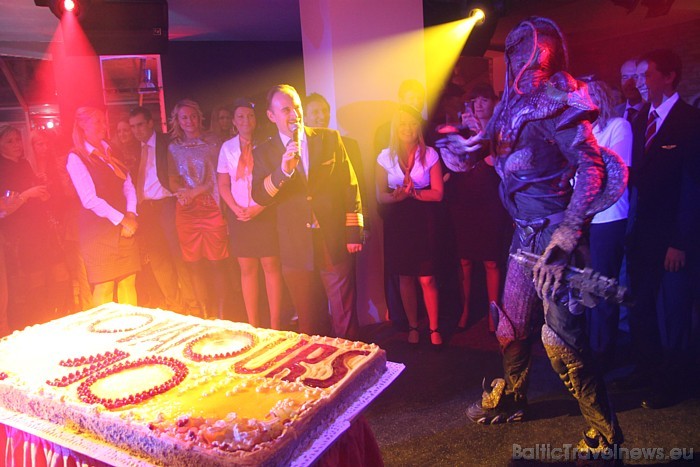 Tūroperators Novatours svin 10 gadu jubileju klubā Kefīrs - jubilejas torte 52946