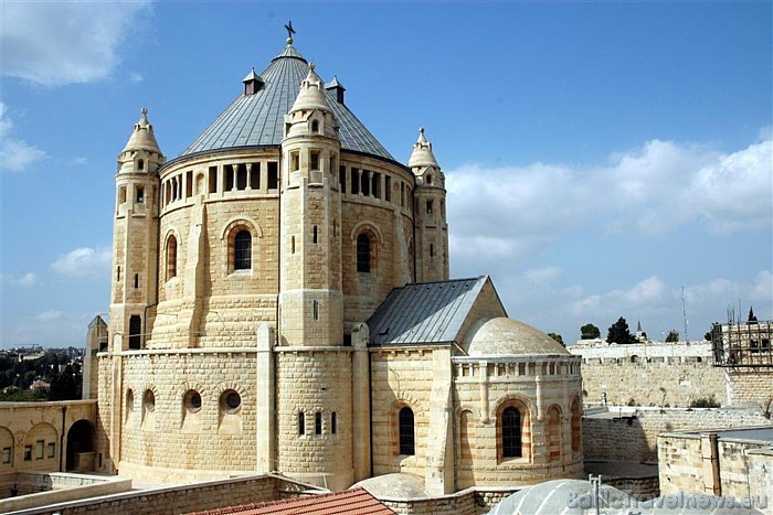 Jeruzalemes pilsēta Izraēlā tiek uzskatīta par trīs lielu reliģiju - jūdaisma, kristietības un islama - svēto pilsētu
Foto: www.goisrael.com Jeruzalemes pilsēta Izraēlā tiek uzskatīta par trīs lielu reliģiju - jūdaisma, kristietības un islama - svēto pilsētu
Foto: www.goisrael.com 53136