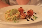 Dikļu pils restorāns - Avokado tartars ar grilētām tīģergarnelēm 8