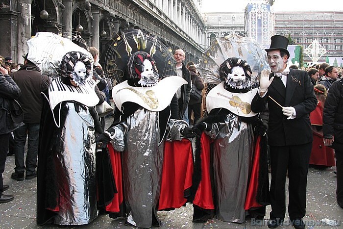 Daudzi karnevāla dalībnieki savus tērpus darinājuši visa gada garumā 53689