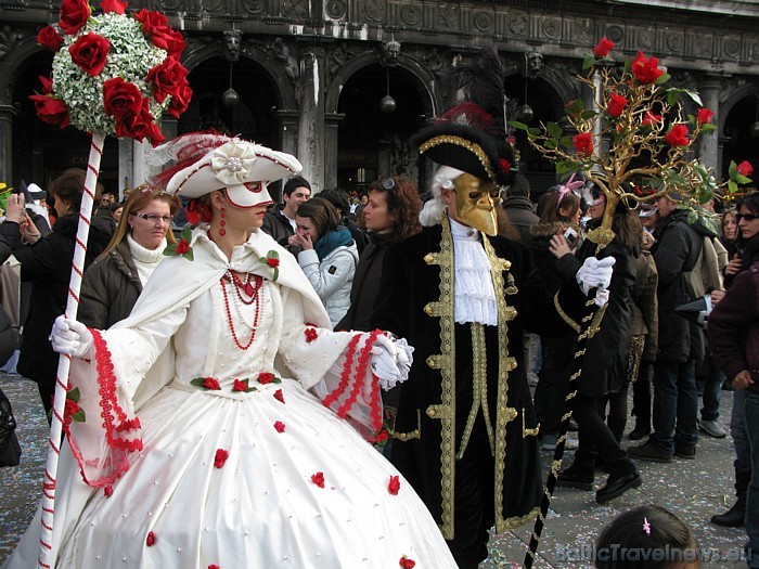 Visu karnevāla laiku pilsētā notiek šovi, izrādes un dažādi pasākumi 53690