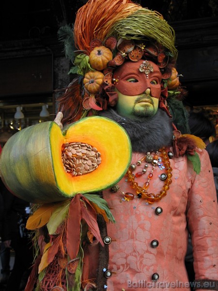 Venēcijas karnevāla pasākumos visvairāk piedalās tieši tūristi, jo krāšņais šovs piesaista apmeklētājus no visas pasaules 53699
