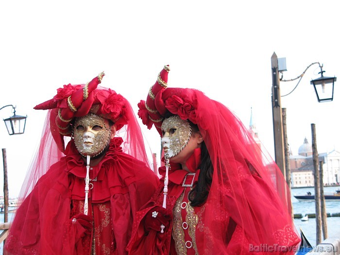 Vairāk informācijas par Venēcijas karnevālu iespējams atrast interneta vietnē www.carnevale.venezia.it 53702