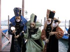 Krāšņā masku šova laikā tūkstošiem karnevāla apmeklētāju un tūristu traucas uz Venēciju, ko mēdz dēvēt par Adrijas jūras pērli 4