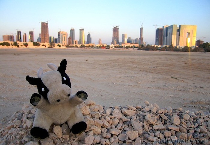 Katara ir pretstatiem bagāta un valsts galvaspilsēta Doha atrodas tieši pie tuksneša 
Foto: andystoll 54127