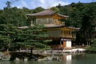 Tūristus turp vilina pavisam atšķirīgā kultūras un arhitektūra, gadsimtiem ilgā japāņu noslēgtība, kas ļāvusi attīstīties unikālam dzīvesveidam
Foto: 2