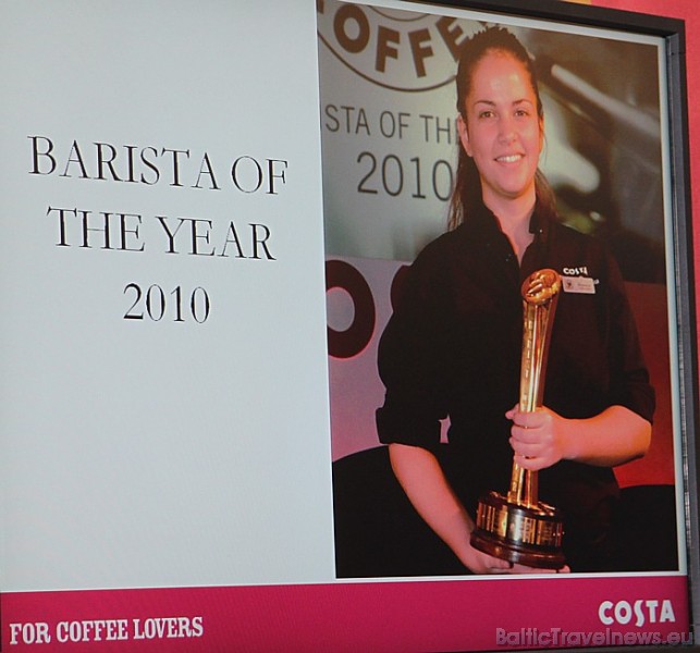 Visi Costa kafijas veikalu bārmeņi – baristas, tiek speciāli apmācīti kafijas pagatavošanas mākslā 54386