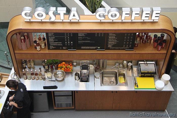 Pupiņas tiek grauzdētas Londonā, vienīgajā Costa ražotnē, no kuras tiek apgādāti absolūti visi „Costa Coffee” kafijas veikali pasaulē 54391