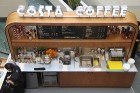 Pupiņas tiek grauzdētas Londonā, vienīgajā Costa ražotnē, no kuras tiek apgādāti absolūti visi „Costa Coffee” kafijas veikali pasaulē 9