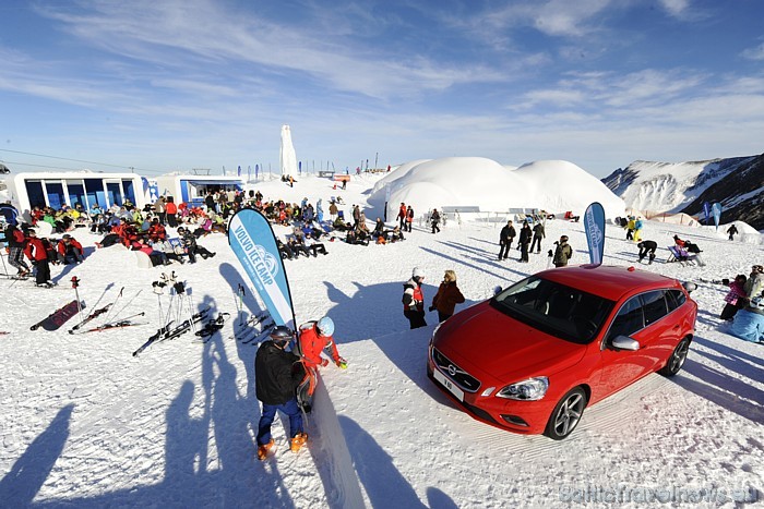 Nākamos četrus mēnešus Volvo Ice camp varēs baudīt atpūtu kalnā un nodarboties ar ziemas sporta veidiem
Foto: © Volvo Ice Camp 54499