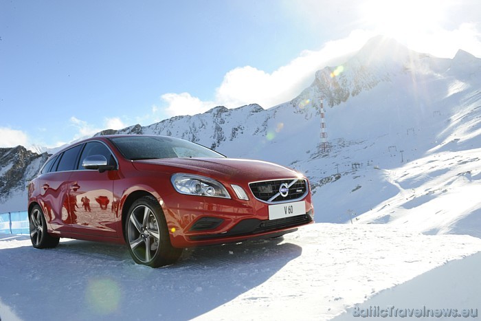 Vienlaicīgi ar viesnīcu Volco Ice Camp funkcionē kā izstāžu zāle, kur var ne tikai apskatīt, bet arī izmēģināt automašīnu Volvo S60 R-Design
Foto: © Vienlaicīgi ar viesnīcu Volco Ice Camp funkcionē kā izstāžu zāle, kur var ne tikai apskatīt, bet arī izmēģināt automašīnu Volvo S60 R-Design
Foto: © 54506