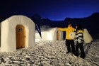 Guļot iglā, apmeklētājus nodrošina ar siltiem guļammaisiem, zvērādām un speciāliem matračiem
Foto: © Volvo Ice Camp 13