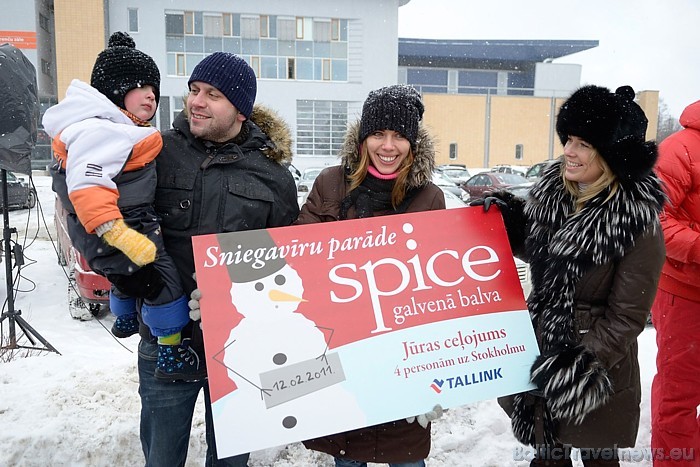 Visaugstāko žūrijas novērtējumu un atzinību saņēma Aukstikalnu ģimene, kura modes skatē ieguva Spicākā sniegavīra nomināciju un galveno balvu: jūras c Visaugstāko žūrijas novērtējumu un atzinību saņēma Aukstikalnu ģimene, kura modes skatē ieguva Spicākā sniegavīra nomināciju un galveno balvu: jūras c 55246