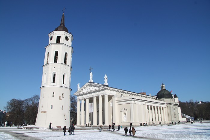 Lietuvas galvaspilsētas Viļņas apmeklējumam vispiemērotākais laiks ir līdz maija beigām, jo pēc tam sākas vasaras sezona ar tūristu cenām 56249