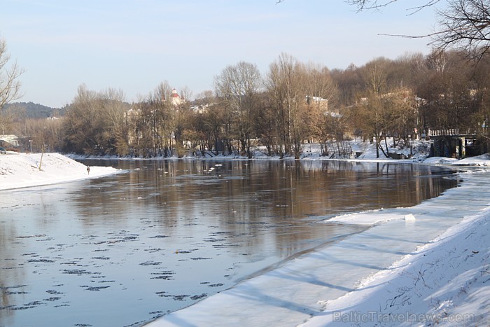 Viļņas upes un kanāli pamazām atbrīvojas no ledus jau februāra beigās, kad Daugava ir biezā ledū 56258