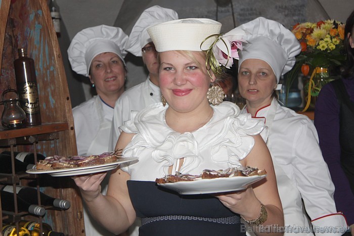 ...vai restorāns Taverna