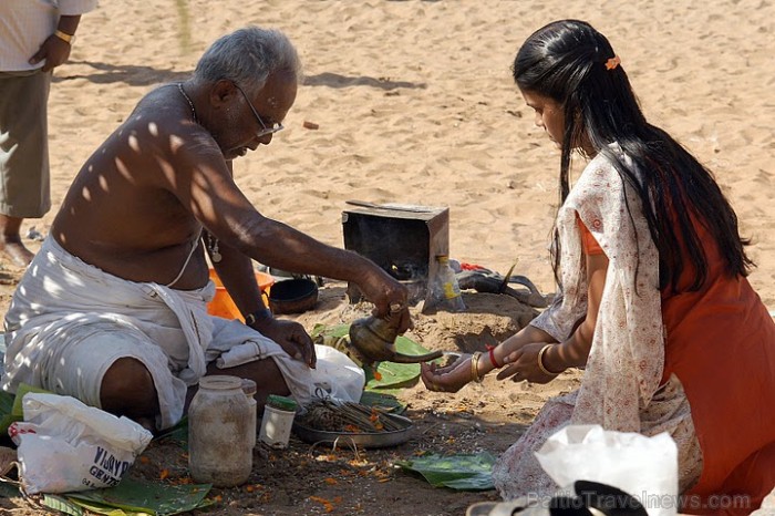 Hindu svētbrīdis – Pudža. Papanasam beach, Varkalai, Kerala
Foto: Guna Bērziņa 57089