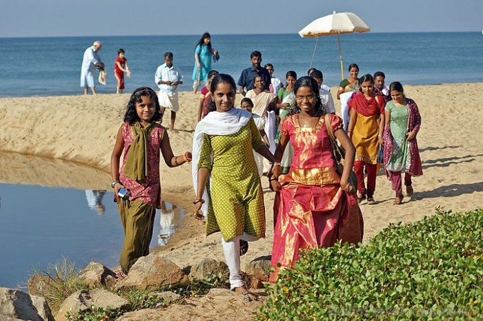 Hindu ģimenes svētku pastaiga svētajā Papanasam Beach. Kerala
Foto: Guna Bērziņa 57092