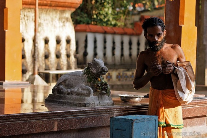 Hindu reliģija ir dzīves ikdienas sastāvdaļa. Temple junction,Varkalai, Kerala
Foto: Guna Bērziņa 57100