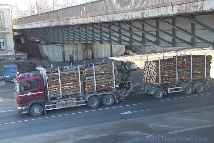 Šodien, 24.03.2011. pie Rīgas pils, apmēram, 200 kravas pārvadātāji protestēja pret valdības lēmumiem 57506
