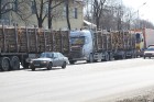 Šodien, 24.03.2011. pie Rīgas pils, apmēram, 200 kravas pārvadātāji protestēja pret valdības lēmumiem 15