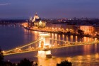 Budu ar Peštu savieno pavisam deviņi tilti, bet visvecākais no tiem ir Ķēdes tilts (Lánchíd) 
Foto: Hungary.com 1