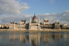 Otrs lielākais parlaments pasaulē, kurš visā savā krāšņumā atspoguļojas Donavas upē
Foto: Hungary.com 6