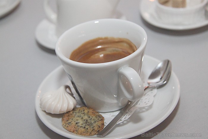 Kafijas neatņemama sastāvdaļa - mazs pašgatavots gardums (www.RestoransProvansa.lv, Strēlnieku ielā 1a) 57619
